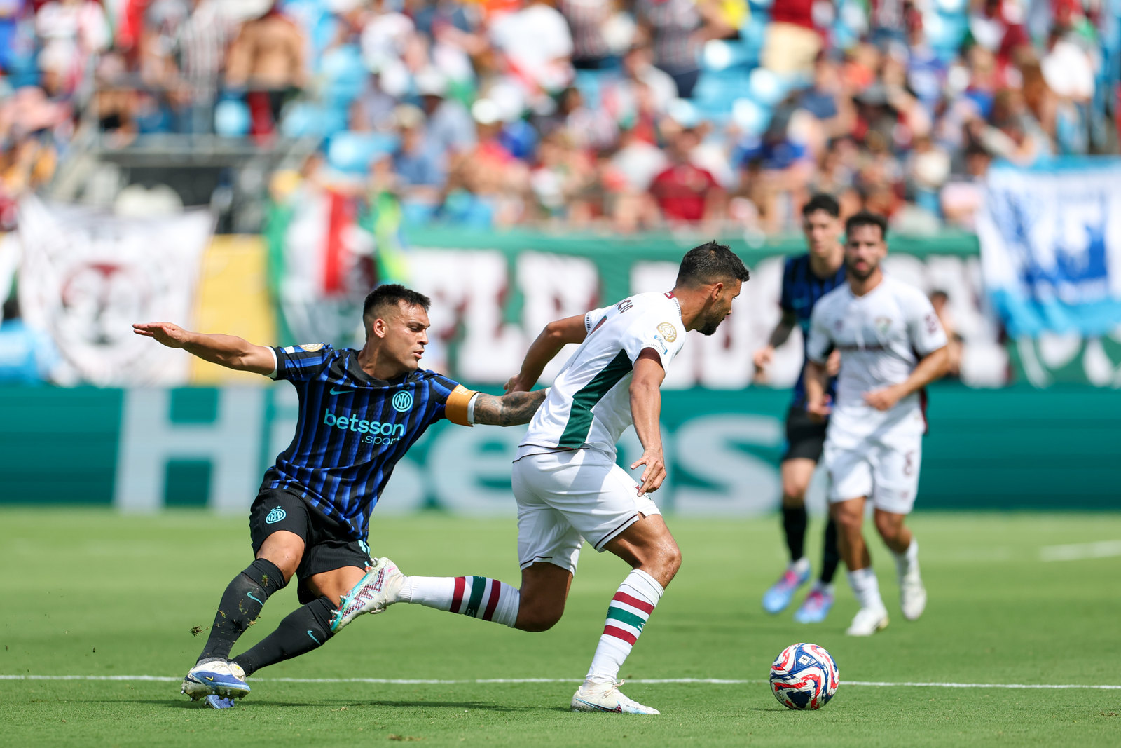 九游网页版 -国际米兰发布备战花絮，冲刺阶段遗憾出局，英超任务艰巨，赛季目标并未改变的简单介绍