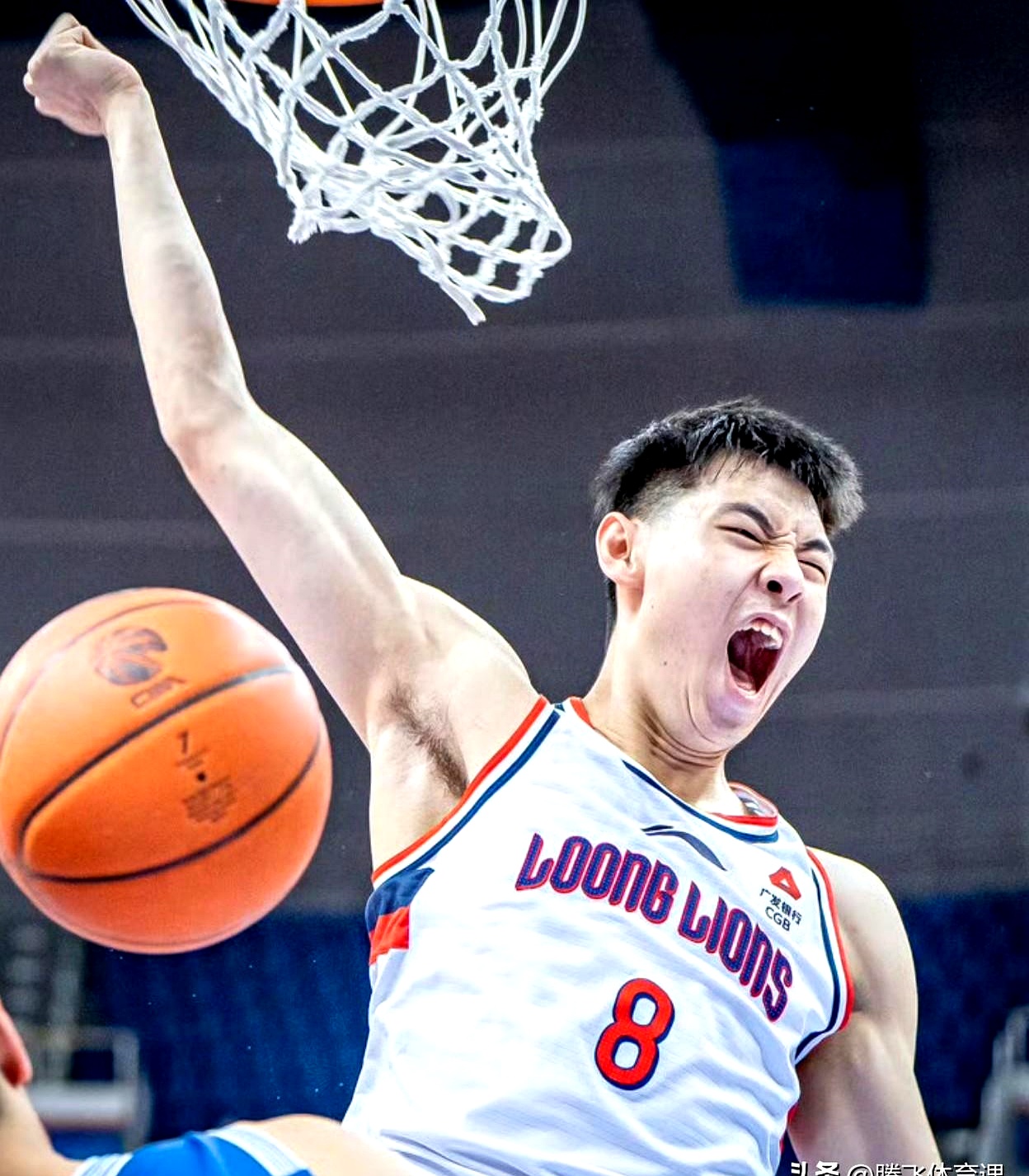 深圳男篮训练开放日，关键时刻主帅复盘引欢呼，亚冠在即，阵容厚度经受考验的简单介绍